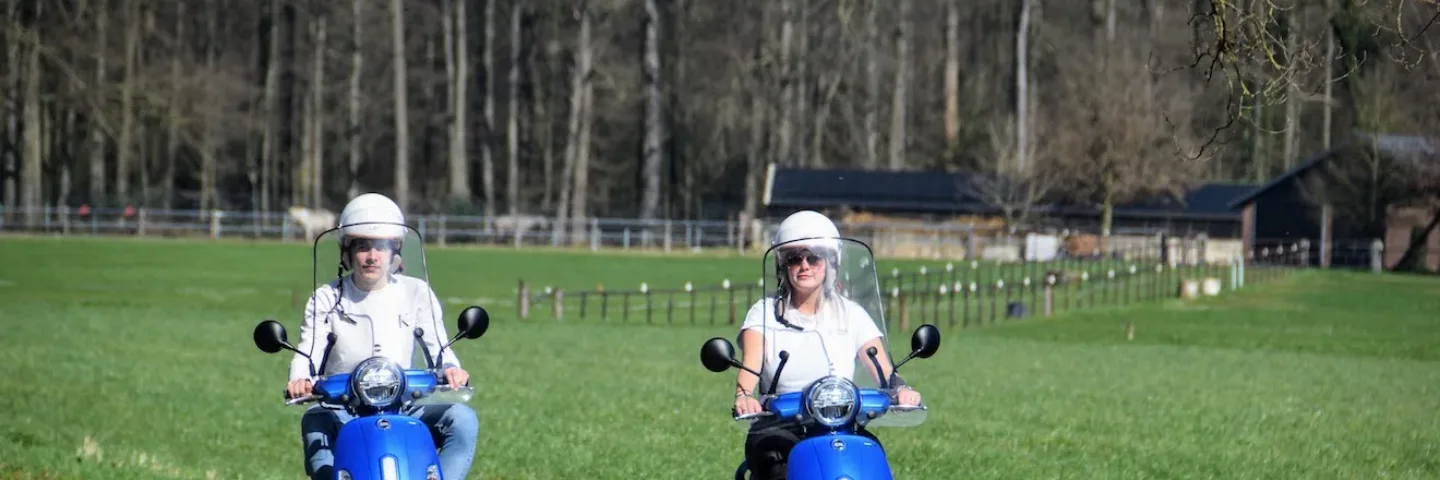 Vespa scooter (45 Km/u)