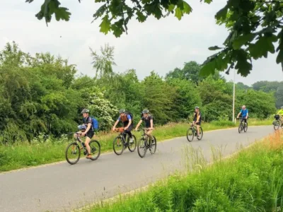 Heisessie_schapen_drijven_wielrennen (1)