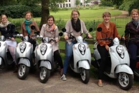 Scooter rijden in Twente maar dan Twentilliaans