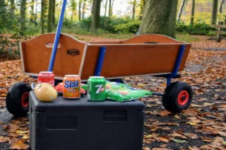 Bolderkar met drankjes en kaas/worst