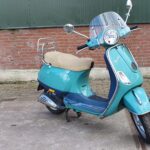 vespa scooter groen