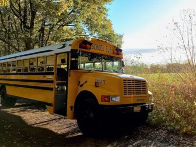 kroegentocht_amerikaanse_schoolbus