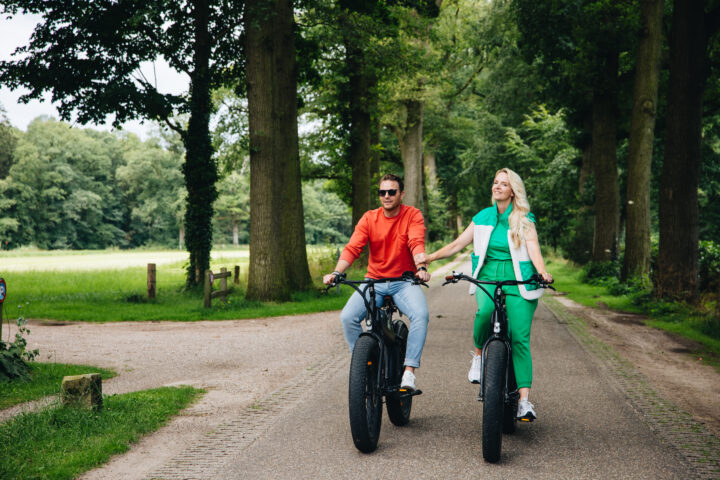 valentijnsdag_tips_2025_mensen fiets_natuur_